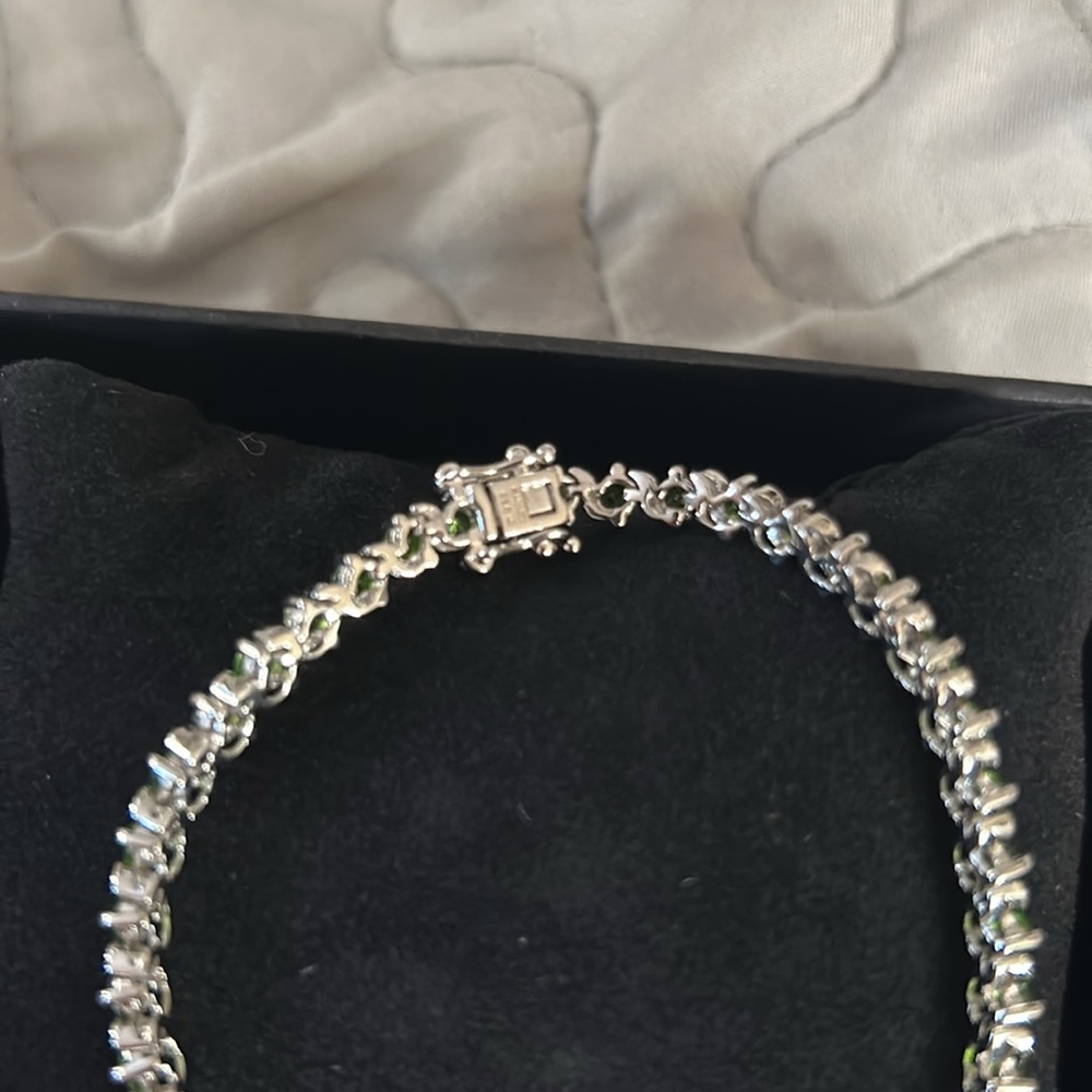 Green Tennis Bracelet. 7” - Picture 4 of 5